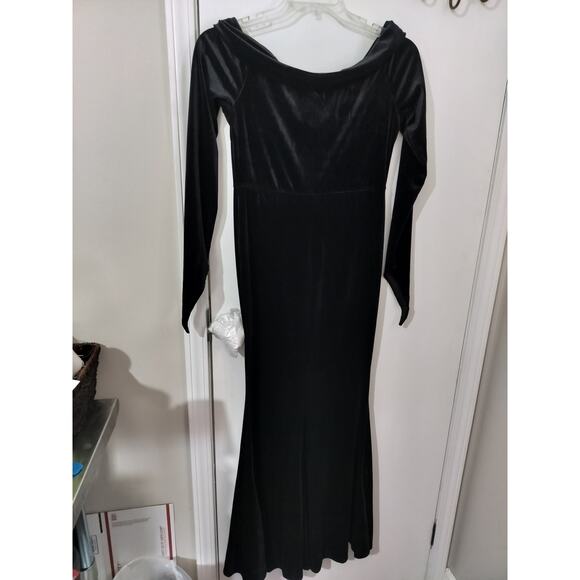 3431) Giking Black Velvet Off shoulder Goth Maxi Dress Size Medium - Picture 5 of 8